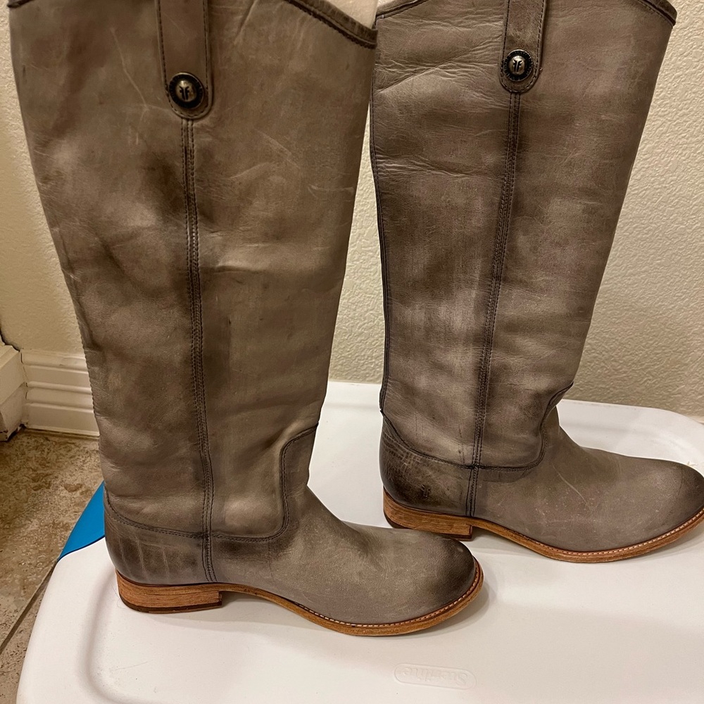 Frye Melissa Button 9M Gray leather